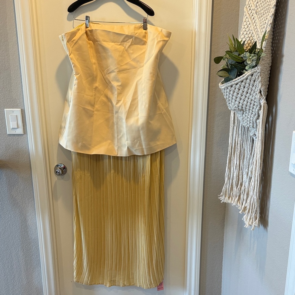 PrettyLittleThing Plus Dress - Sheer Bottom
